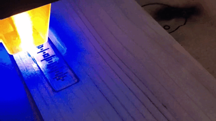 GIF del Laser haciendo un código de Spotify